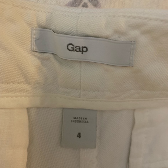 Two Size 4 Shorts, J Crew and Gap - Picture 9 of 12